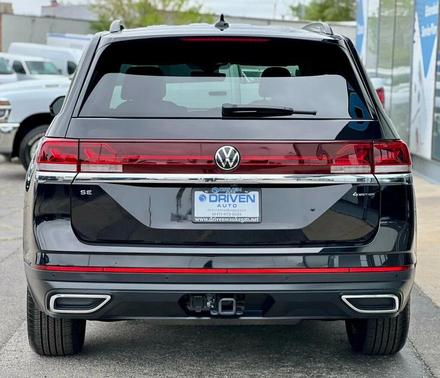 Deep Black Pearl 2024 Volkswagen Atlas 2.0T SE w/Technology 4MOTION