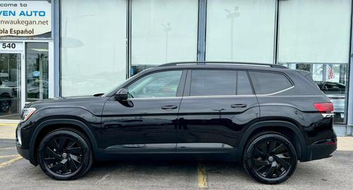 Deep Black Pearl 2024 Volkswagen Atlas 2.0T SE w/Technology 4MOTION
