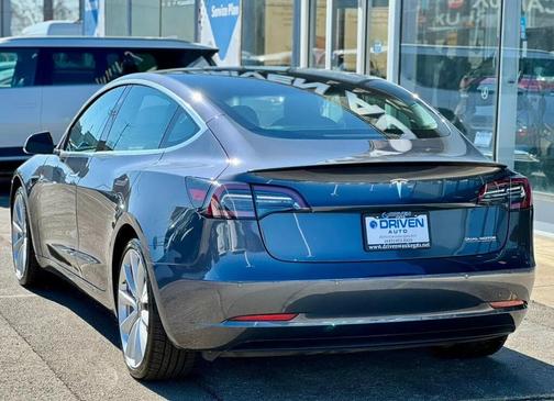 Midnight Silver Metallic 2019 Tesla Model 3 Performance