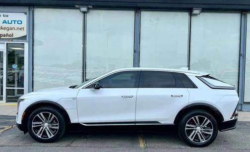 Crystal White Tricoat 2024 Cadillac LYRIQ Luxury