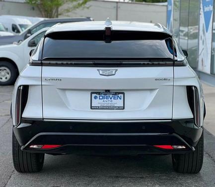 Crystal White Tricoat 2024 Cadillac LYRIQ Luxury