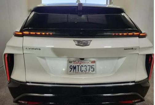 Crystal White Tricoat 2024 Cadillac LYRIQ Luxury