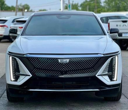 Crystal White Tricoat 2024 Cadillac LYRIQ Luxury