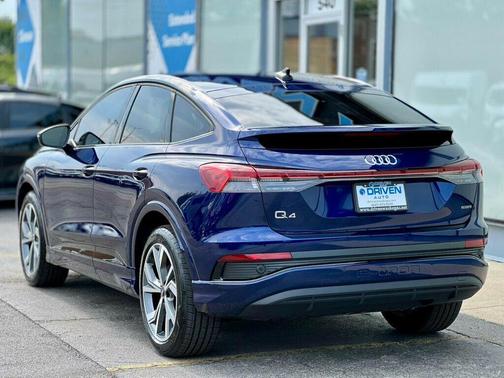 2024 Audi Q4 e-tron Sportback Premium 55 quattro