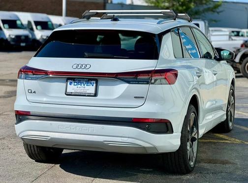 Glacier White Metallic 2022 Audi e-tron Premium Plus