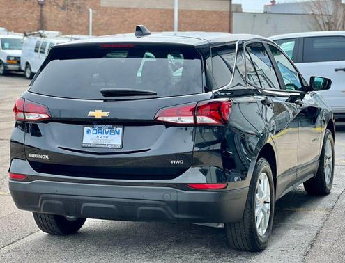 Mosaic Black Metallic 2022 Chevrolet Equinox LS
