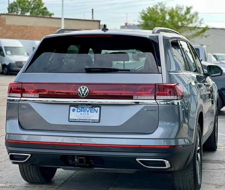 Platinum Gray Metallic 2024 Volkswagen Atlas 2.0T SE w/Technology 4MOTION