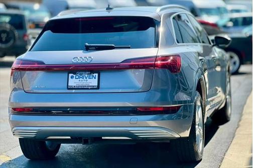 2019 Audi e-tron Premium Plus
