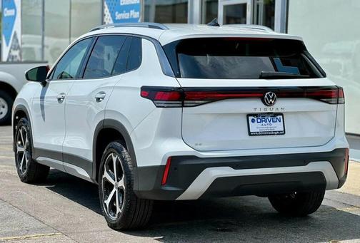 Pure White 2025 Volkswagen Tiguan 2.0T SE