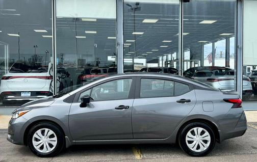 Gun Metallic 2024 Nissan Versa 1.6 S