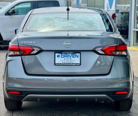 Gun Metallic 2024 Nissan Versa 1.6 S
