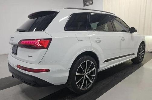 Glacier White Metallic 2023 Audi Q7 55 Premium Plus