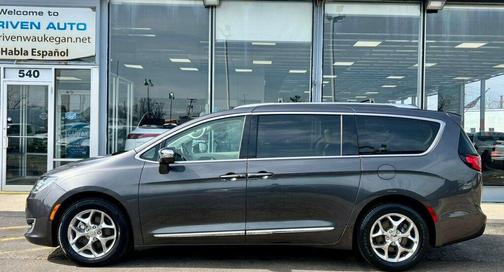 Granite Crystal Metallic Clearcoat 2018 Chrysler Pacifica Limited