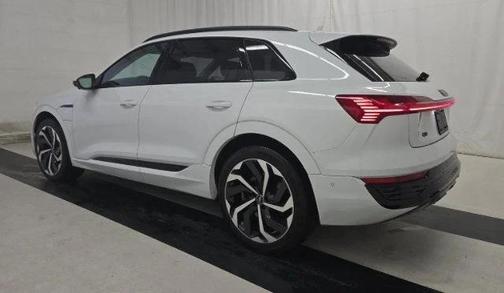 Glacier White Metallic 2024 Audi Q8 e-tron Premium Plus