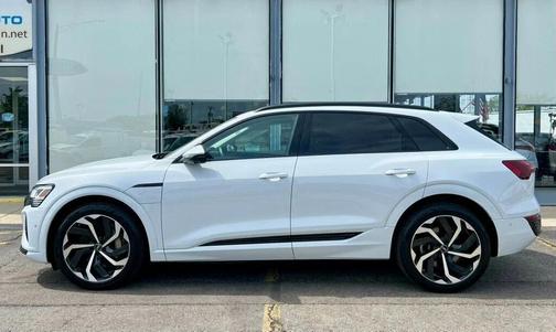 Glacier White Metallic 2024 Audi Q8 e-tron Premium Plus