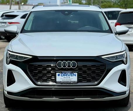 Glacier White Metallic 2024 Audi Q8 e-tron Premium Plus