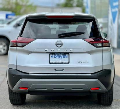 Brilliant Silver Metallic 2022 Nissan Rogue SV