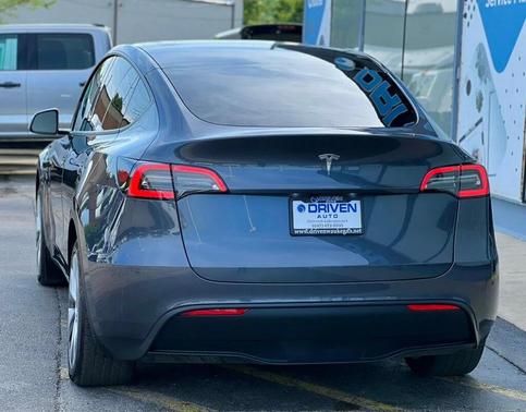 Midnight Silver Metallic 2023 Tesla Model Y RWD