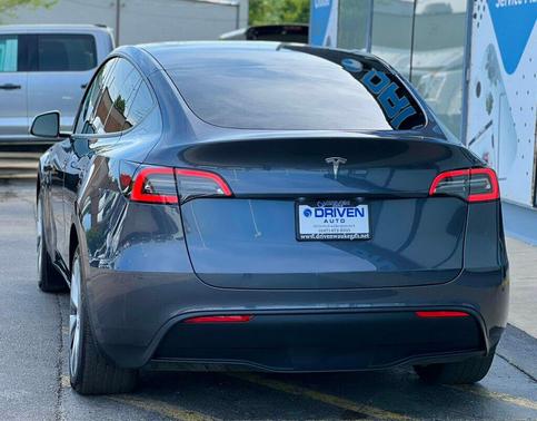 Midnight Silver Metallic 2023 Tesla Model Y RWD
