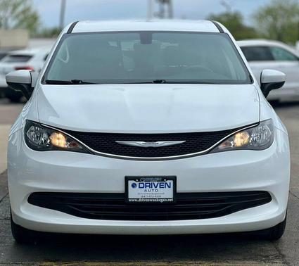 Billet Silver Metallic Clearcoat 2017 Chrysler Pacifica LX