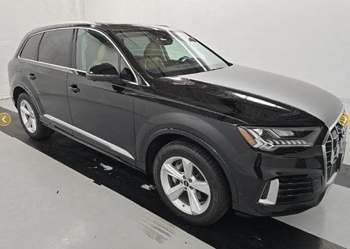 Mythos Black Metallic 2023 Audi Q7 45 Premium Plus