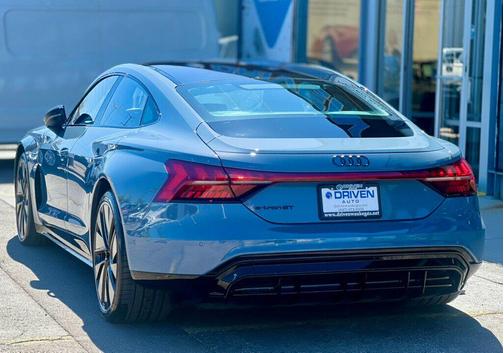 Kemora Gray Metallic 2023 Audi e-tron GT Prestige quattro