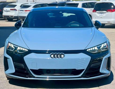 Kemora Gray Metallic 2023 Audi e-tron GT Prestige quattro