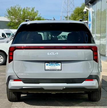 Ceramic Silver 2025 Kia Carnival EX
