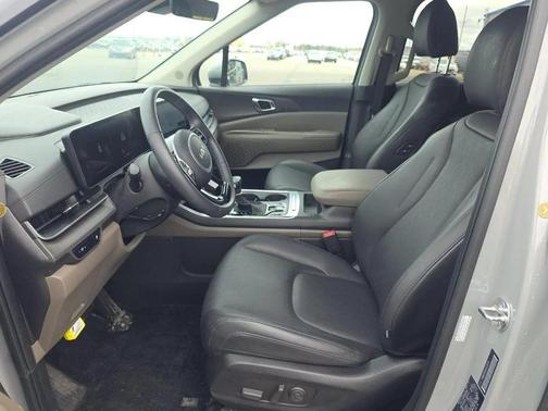 Ceramic Silver 2025 Kia Carnival EX