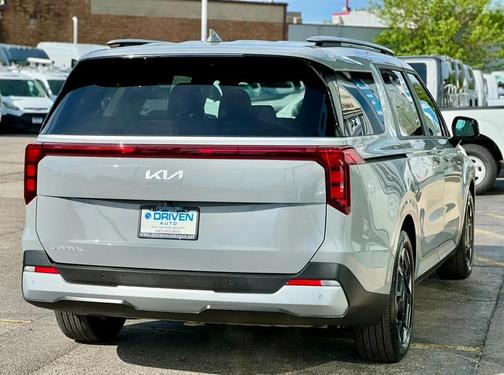 Ceramic Silver 2025 Kia Carnival EX