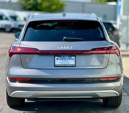 2019 Audi e-tron Prestige