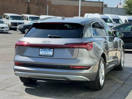 2019 Audi e-tron Prestige