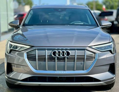 2019 Audi e-tron Prestige