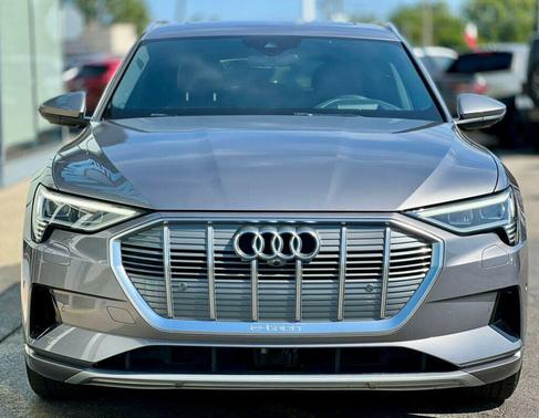 2019 Audi e-tron Prestige
