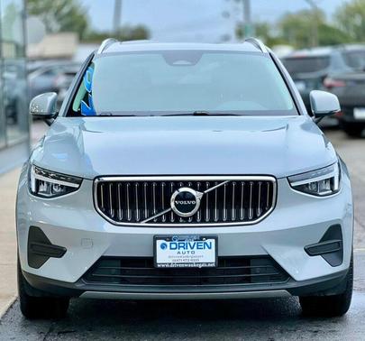 2025 Volvo XC40 B5 AWD Core Bright Theme