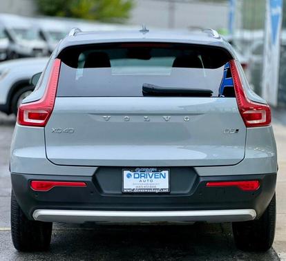 2025 Volvo XC40 B5 AWD Core Bright Theme