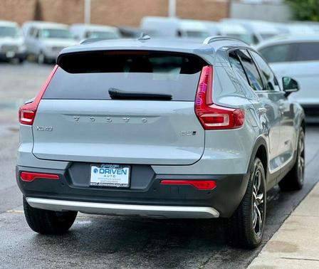 2025 Volvo XC40 B5 AWD Core Bright Theme