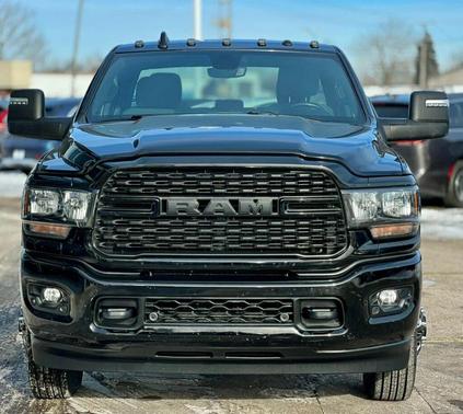 2024 RAM 3500 Big Horn 4x4 Crew Cab 8' Box