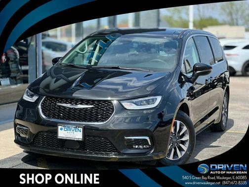 Brilliant Black Crystal Pearlcoat 2023 Chrysler Pacifica Hybrid Touring L