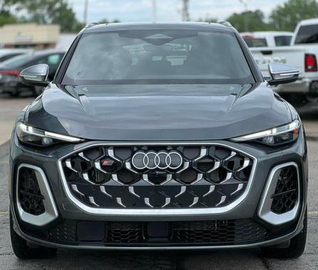 Daytona Gray Pearl Effect 2025 Audi SQ5 3.0T Premium Plus