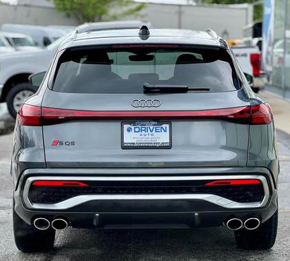 Daytona Gray Pearl Effect 2025 Audi SQ5 3.0T Premium Plus