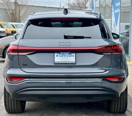 Glacier White Metallic 2025 Audi Q6 e-tron Premium Plus quattro