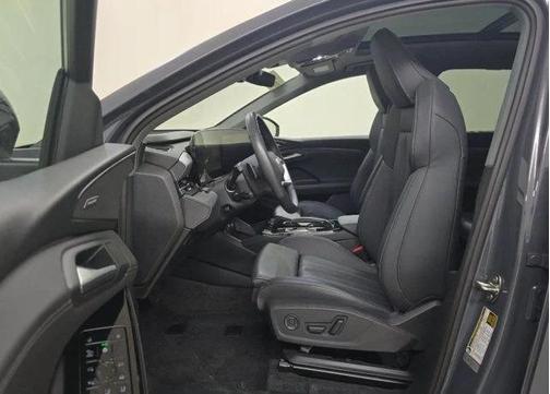 Glacier White Metallic 2025 Audi Q6 e-tron Premium Plus quattro