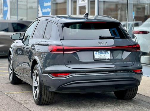 Glacier White Metallic 2025 Audi Q6 e-tron Premium Plus quattro