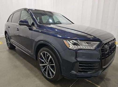 Waitomo Blue Metallic 2024 Audi Q7 55 Premium Plus