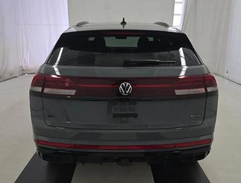 Pure Gray 2025 Volkswagen Atlas Cross Sport 2.0T SEL