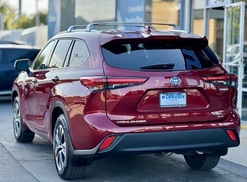 2021 Toyota Highlander Hybrid XLE
