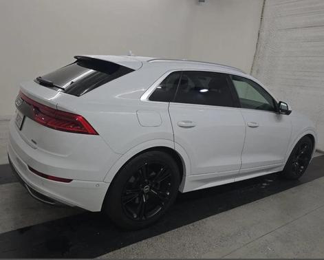 Glacier White Metallic 2022 Audi Q8 55 Prestige