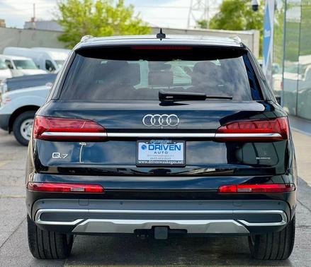 Mythos Black Metallic 2022 Audi Q7 45 Premium