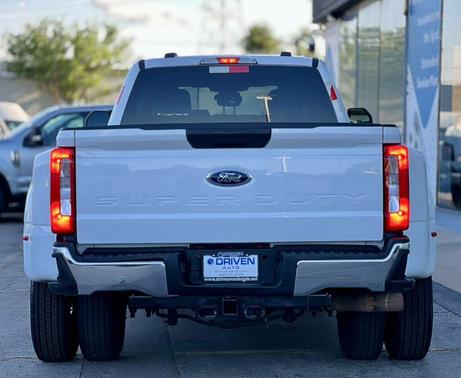 Oxford White 2023 Ford F-350 SUPER DUTY